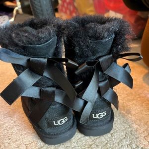 Ugg toddler black size 6